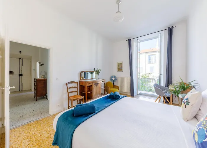 Somptueux 137m2 Vue Carre D'or Мантон